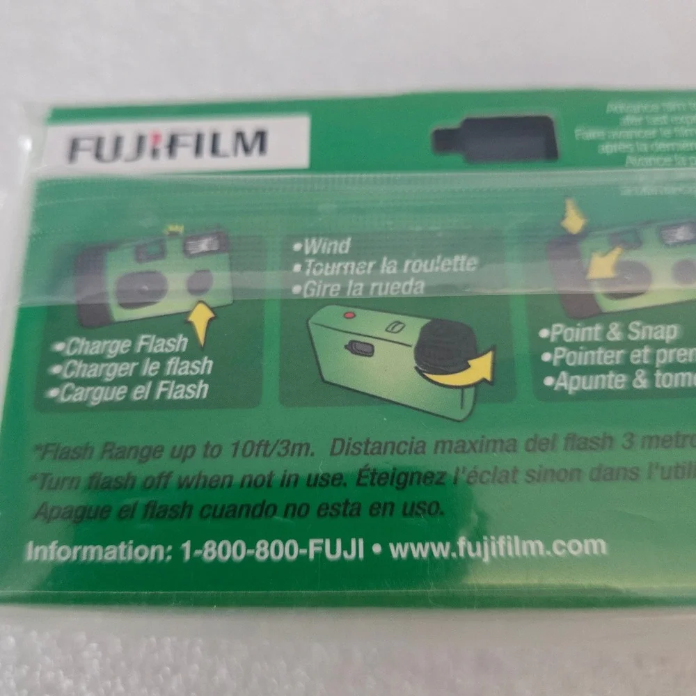 Fujifilm QuickSnap Flash 27 Exposure Disposable 35mm Film Camera Sealed 2009-11